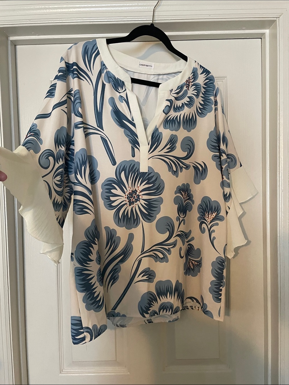 Chic Chery Betty Floral Split-Neck Top in Blue and Cream w/ Ruffle Sleeve - XL